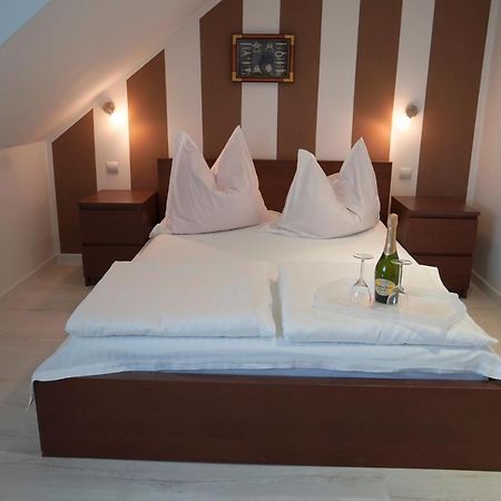 Iwona Pokoje Apartamenty Karwia Bagian luar foto