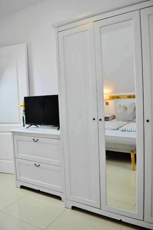 Iwona Pokoje Apartamenty Karwia Bagian luar foto