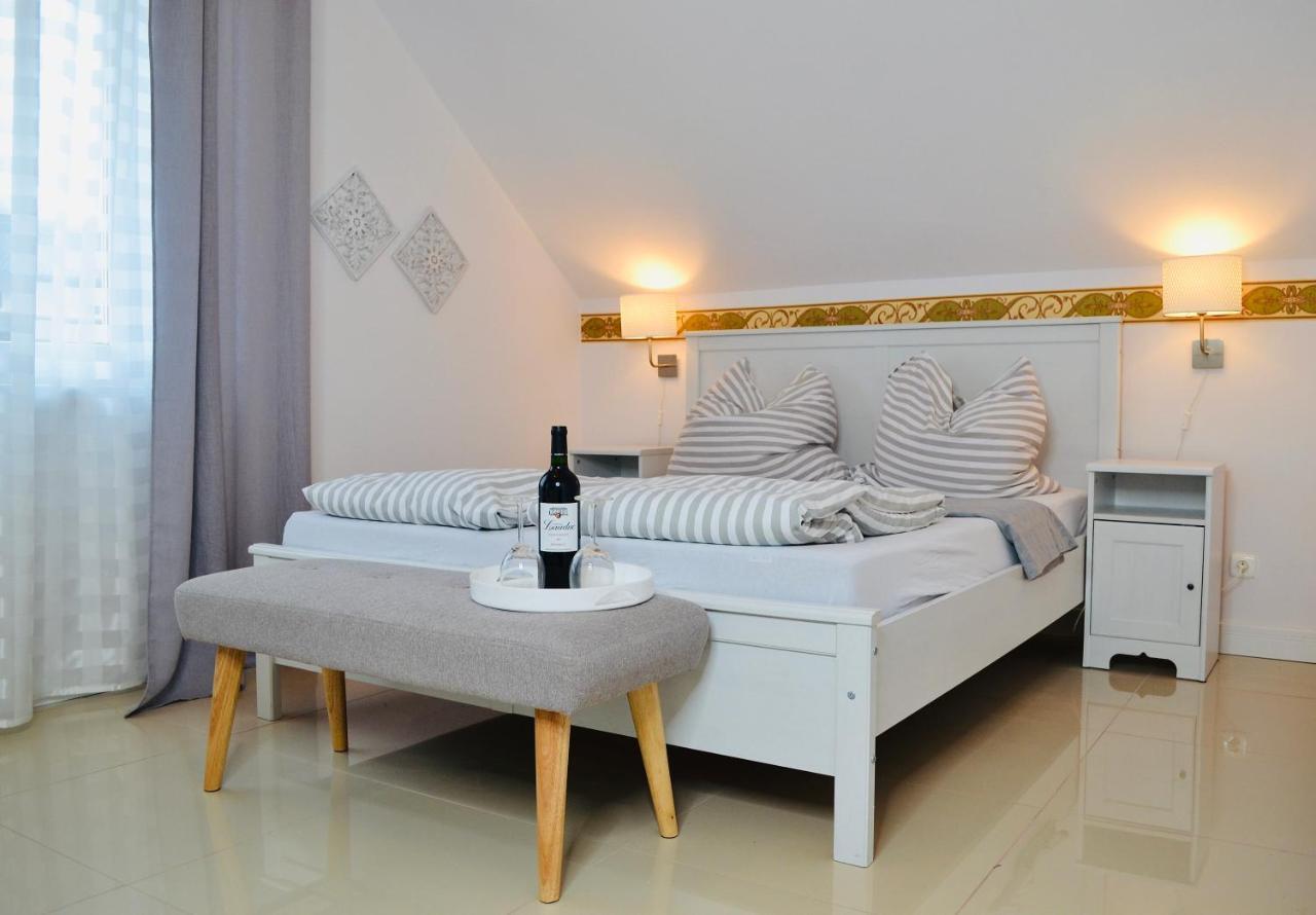 Iwona Pokoje Apartamenty Karwia Bagian luar foto