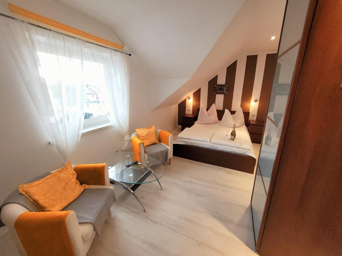 Iwona Pokoje Apartamenty Karwia Bagian luar foto