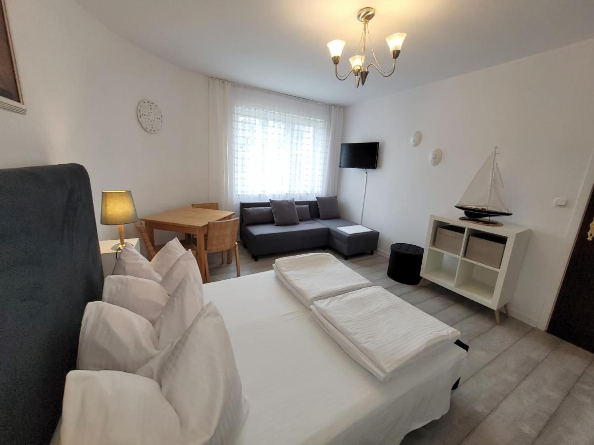 Iwona Pokoje Apartamenty Karwia Bagian luar foto