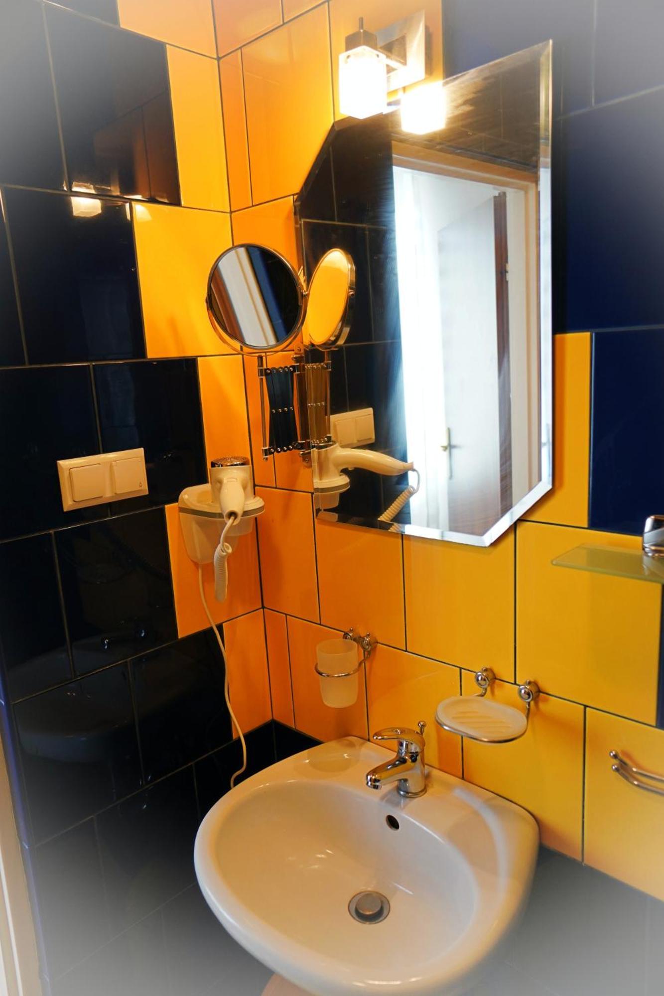 Iwona Pokoje Apartamenty Karwia Ruang foto